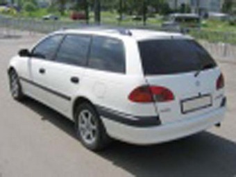 1998 Toyota Avensis Images