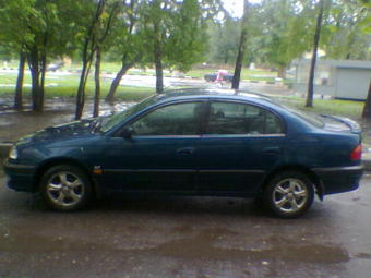 1998 Toyota Avensis Photos