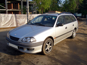 1999 Toyota Avensis Pictures