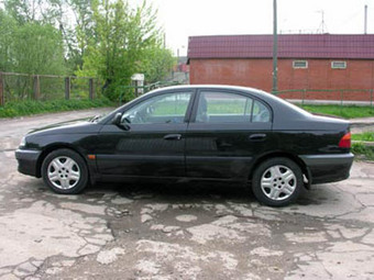 1999 Toyota Avensis Pictures