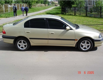 2000 Toyota Avensis