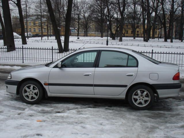 2000 Toyota Avensis