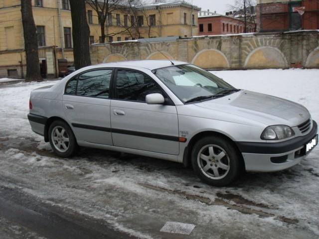 2000 Toyota Avensis