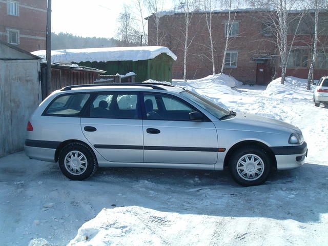 2000 Toyota Avensis