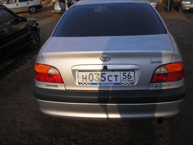 2000 Toyota Avensis