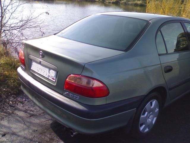 2000 Toyota Avensis