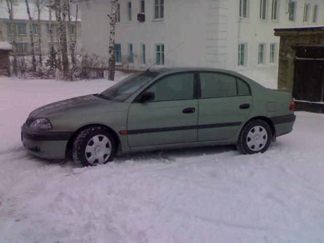 2000 Toyota Avensis