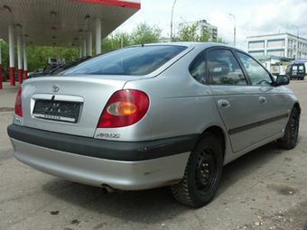 2000 Toyota Avensis Pictures