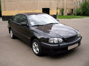 2000 Toyota Avensis Photos