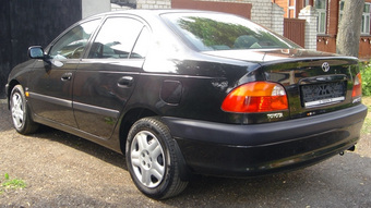 2000 Toyota Avensis Images