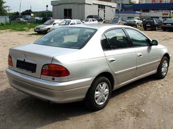 2000 Toyota Avensis Photos