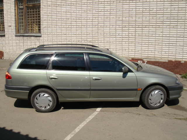 2001 Toyota Avensis