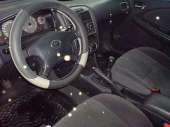 2001 Toyota Avensis Photos