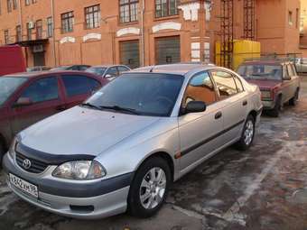 2001 Toyota Avensis Photos