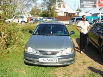 2001 Toyota Avensis Photos