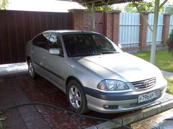 2002 Toyota Avensis Photos