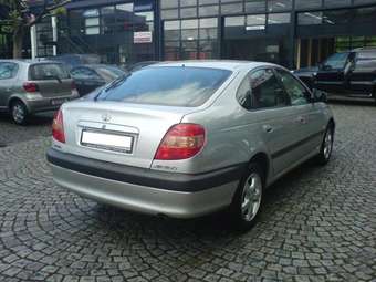 2002 Toyota Avensis Pictures