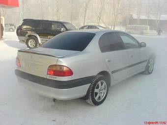 2002 Toyota Avensis Photos
