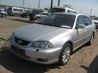 2002 Toyota Avensis Photos