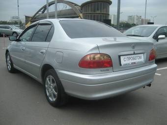 2002 Toyota Avensis Photos