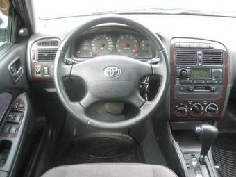 2002 Toyota Avensis Images