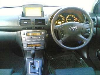 2003 Toyota Avensis Images