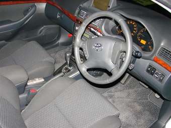 2003 Toyota Avensis Photos