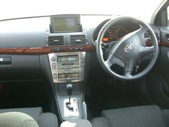 2003 Toyota Avensis Photos