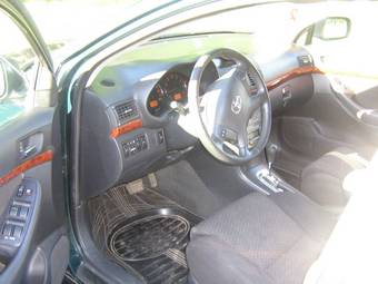 2003 Toyota Avensis Pics