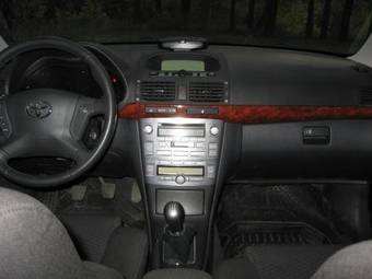 2003 Toyota Avensis Photos