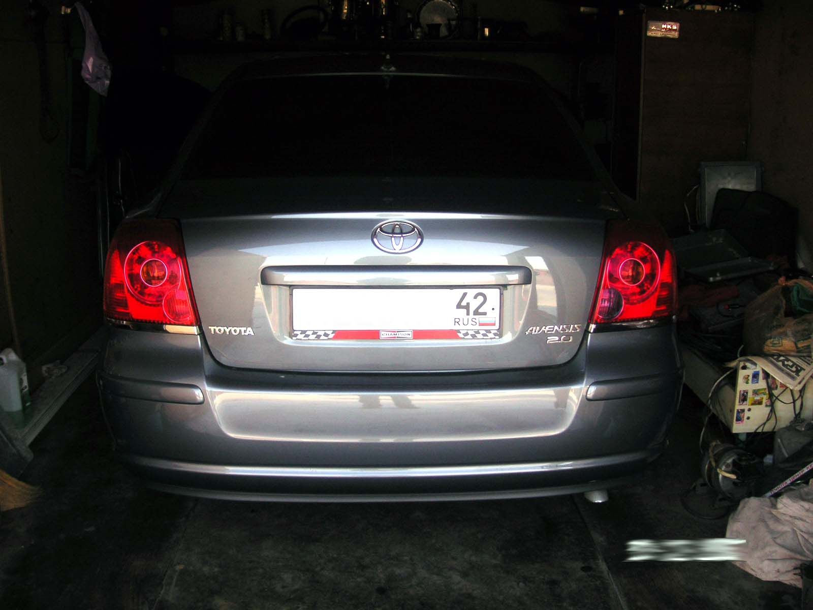 2004 Toyota Avensis
