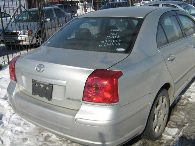 2004 Toyota Avensis