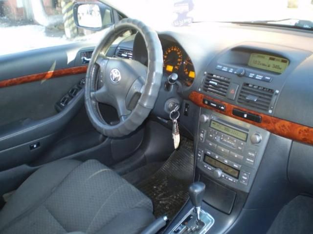 2004 Toyota Avensis