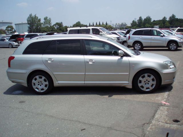 2004 Toyota Avensis