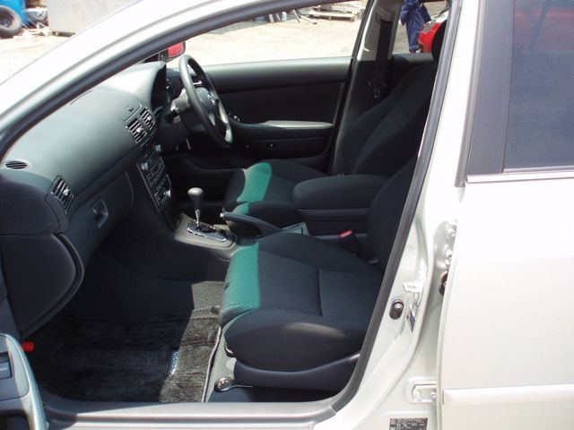 2004 Toyota Avensis