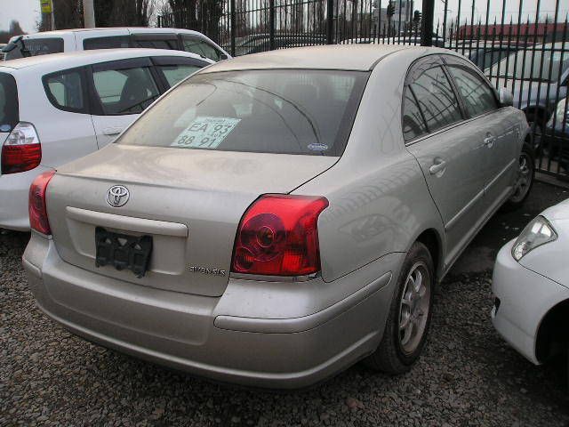 2004 Toyota Avensis