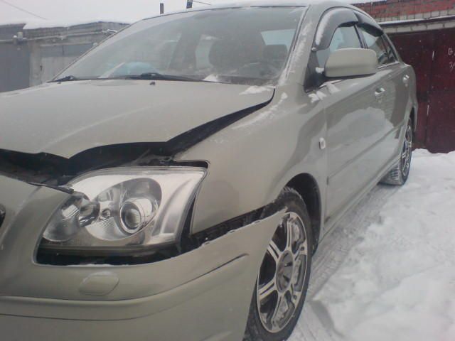 2004 Toyota Avensis