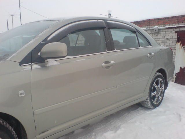 2004 Toyota Avensis