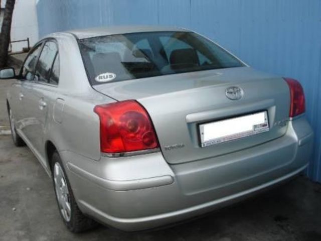 2004 Toyota Avensis