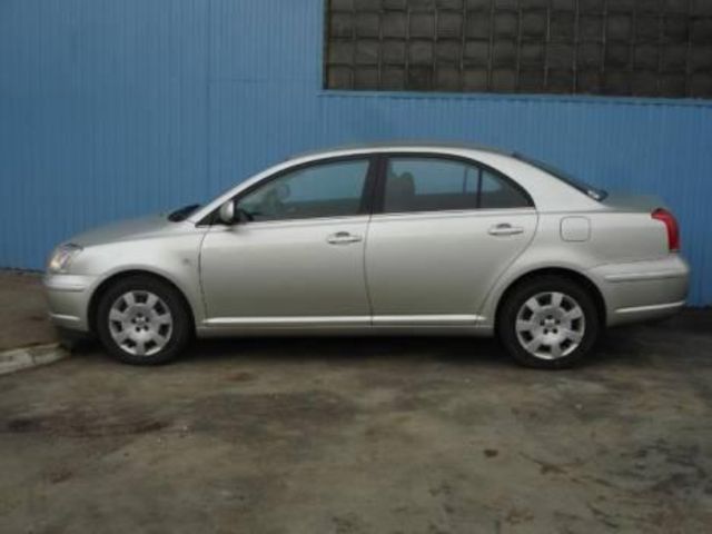 2004 Toyota Avensis