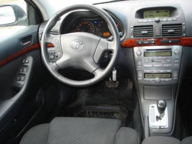 2004 Toyota Avensis