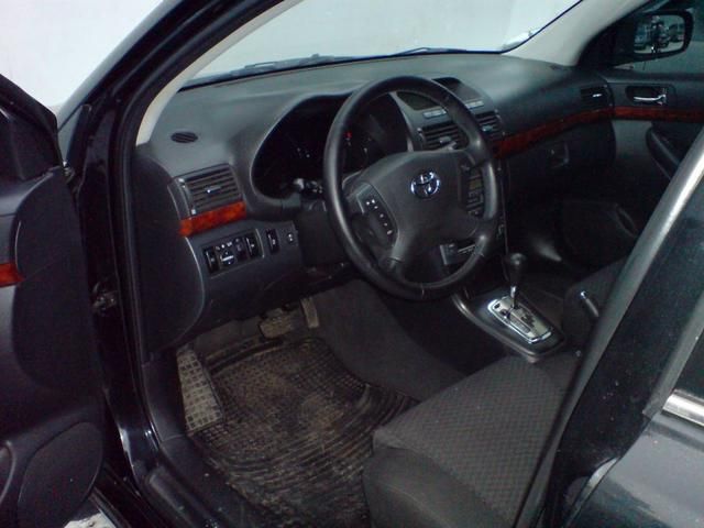 2004 Toyota Avensis