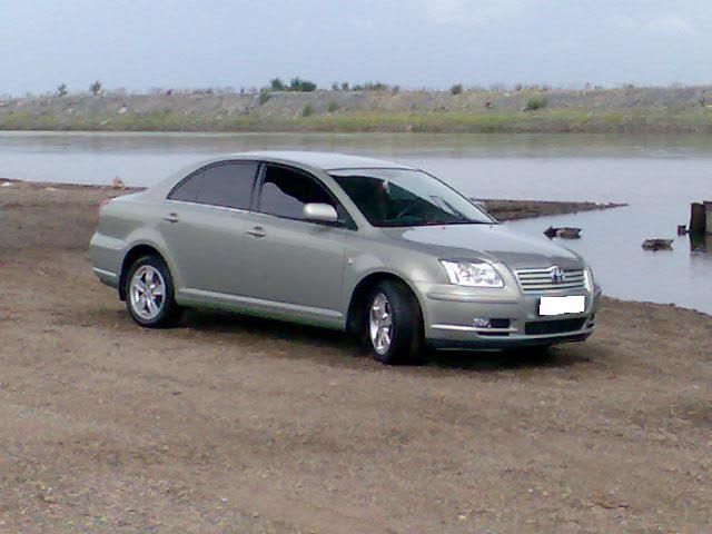 2004 Toyota Avensis