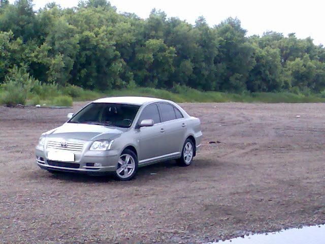 2004 Toyota Avensis