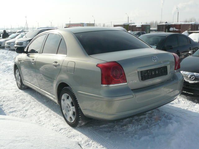 2004 Toyota Avensis