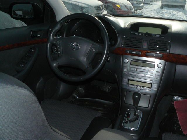 2004 Toyota Avensis