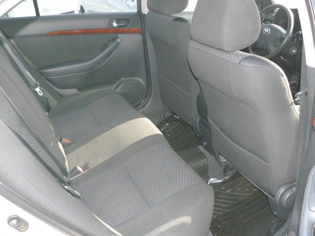 2004 Toyota Avensis