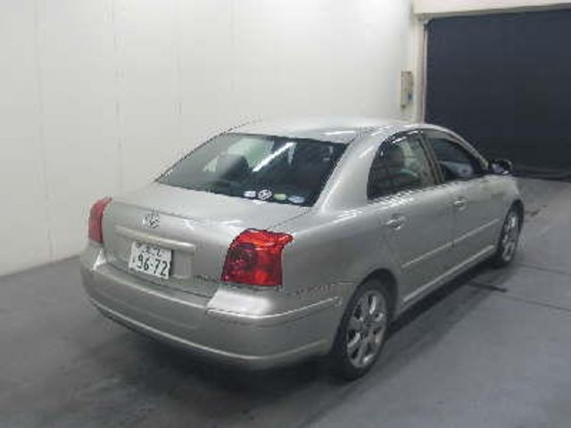 2004 Toyota Avensis