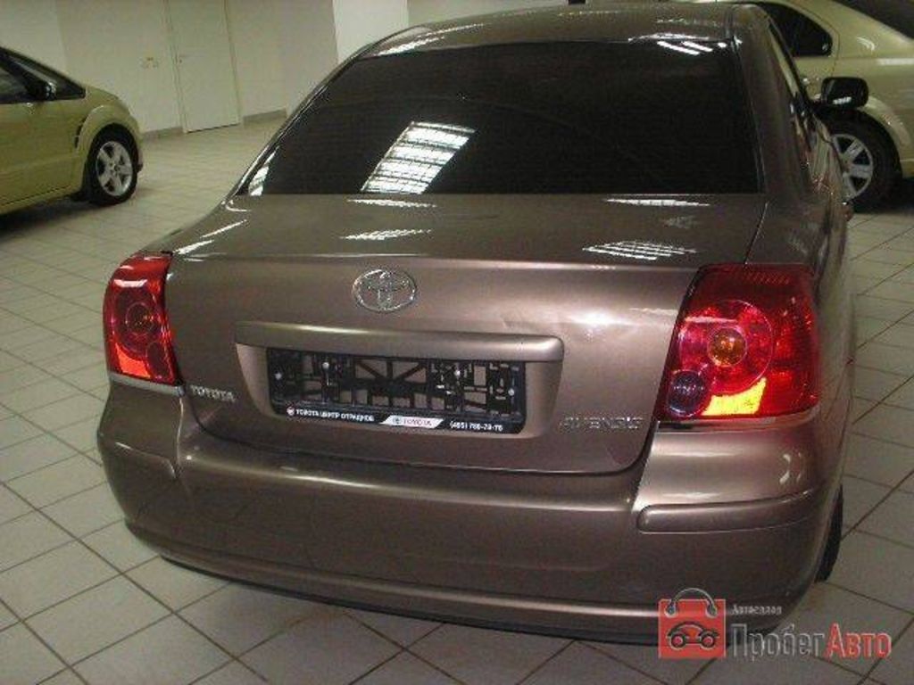 2004 Toyota Avensis