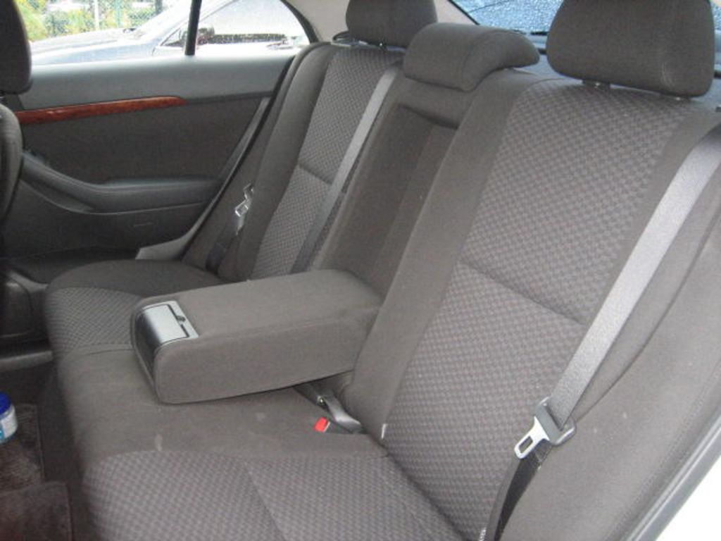 2004 Toyota Avensis